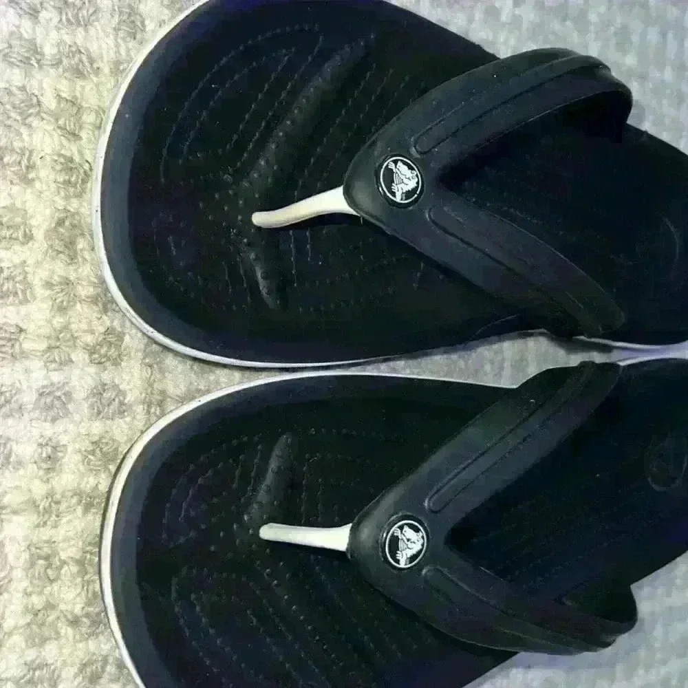 Crocs Crocband Flip Flops Black White Unisex Size M12 W14 Sandals - Picture 3 of 8